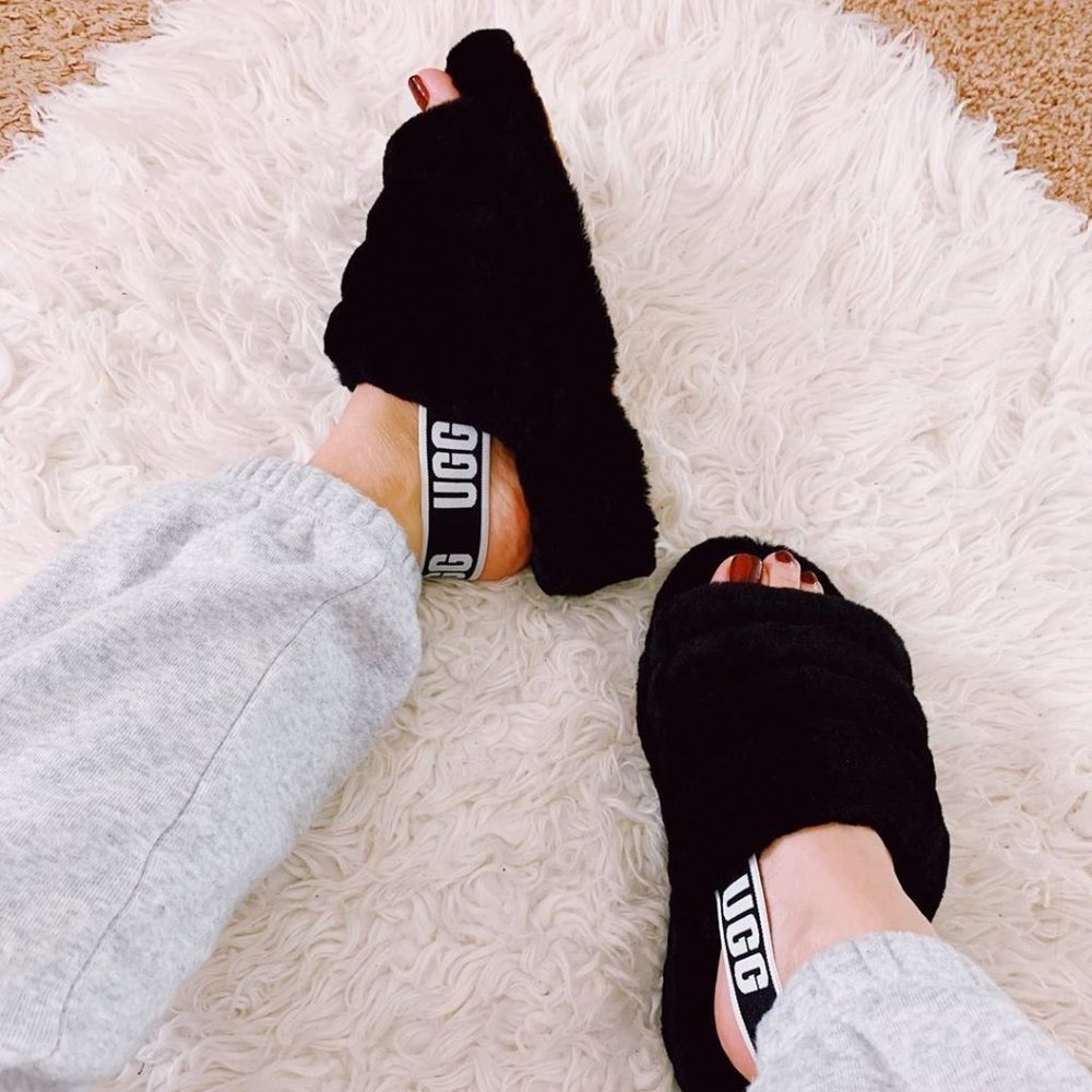 UGG Women's Black Fluff Slide Size 7